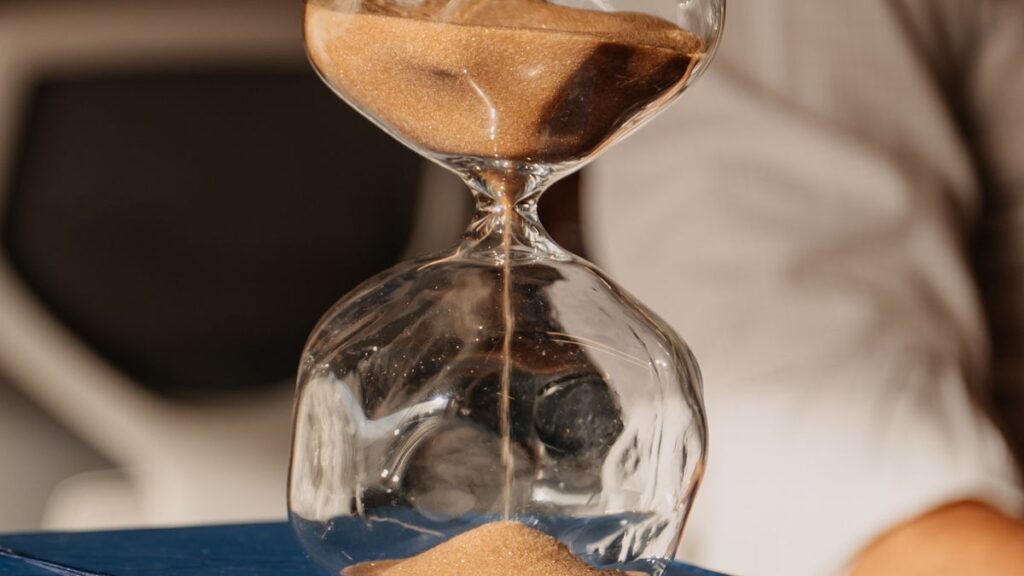 Hourglass and clock showing time pressure in an emergency