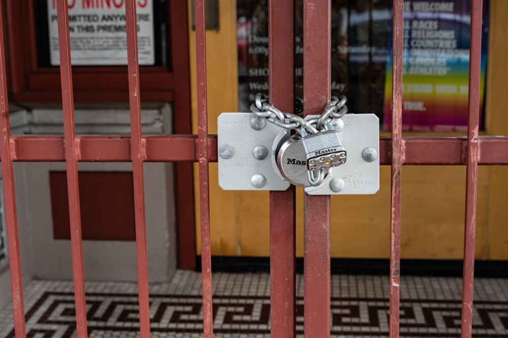 Padlock representing the safe sharing of documents for instant cash loans no documents offers