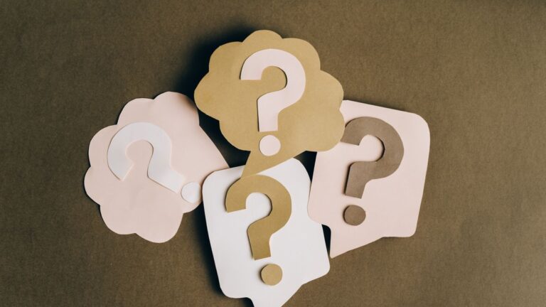 Question marks representing questions to ask a lender