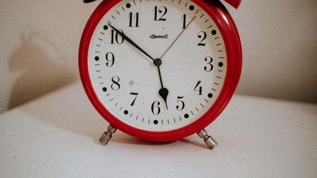 Clock and stopwatch counting the hours for a same-day loan