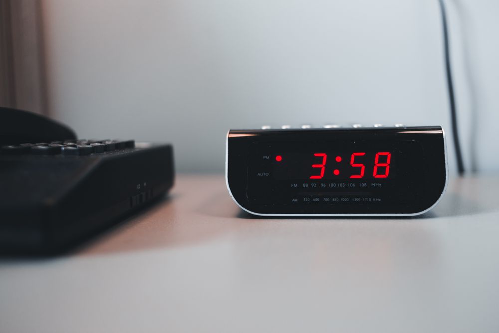 Clock and hourglass showing time running out, a reminder that quick loans same day depend on cut-off times