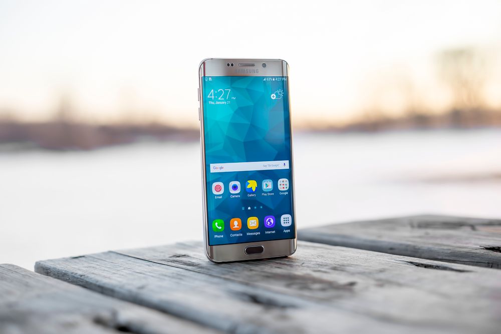 Person using a banking app on a smartphone to apply for a same day cash loan