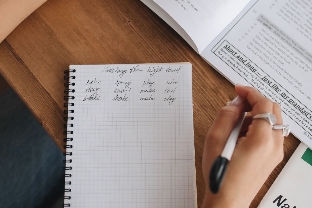 Planner and notebook for organising money goals