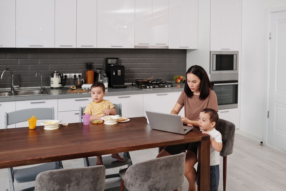 Single parent at home with a child, a parent reviewing single-parent finances at home