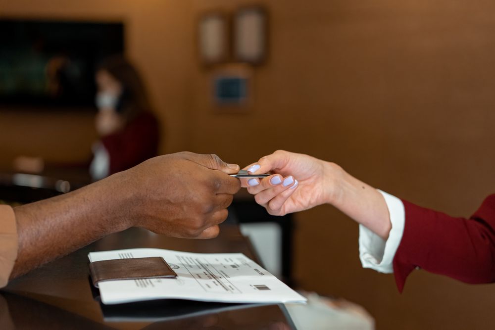 Checklist with ticks for the seven checks on an urgent cash loan provider